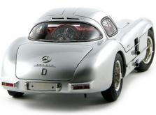 Коллекционная модель автомобиля СMC Mercedes-Benz 300 SLR Uhlenhaut Coupe 1955 1/18 Silver-фото 1