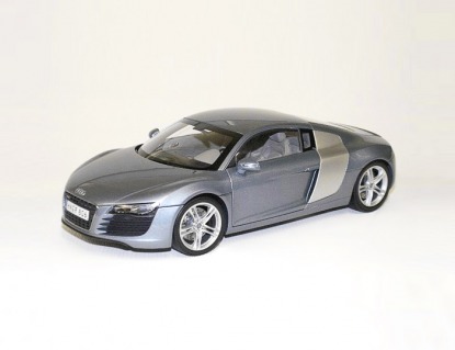Коллекционная модель автомобиля AUDI R8