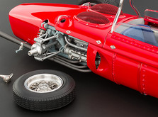 Коллекционная модель автомобиля СMC Ferrari 156F1 Dino "Sharknose", 1961 1/18-фото 1