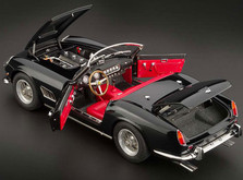 Коллекционная модель автомобиля СMC Ferrari 250GT California SWB Spyder 1961 1/18 Black-фото 3