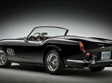 Коллекционная модель автомобиля СMC Ferrari 250GT California SWB Spyder 1961 1/18 Black-фото 1