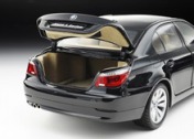 Масштабная модель автомобиля BMW 550i-фото 2