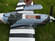 Самолет TOP RC Tempest warbird копия электро бесколлекторный 800мм белый (с пилотом) 2.4ГГц RTF-фото 1