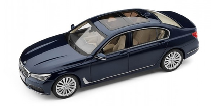 Модель автомобиля BMW X7 масштаб 1:18