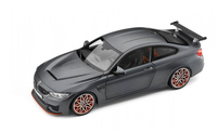 Модель автомобиля BMW M4 GTS в масштабе 1:18
